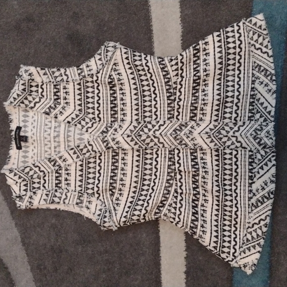 NWOT BANANA REPUBLIC Thick WOVEN AZTEC PRINT Fringed Short sleeve with Peplum!! - Picture 3 of 6